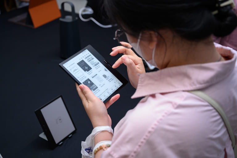 Việc sở hữu máy đọc sách trở nên dễ dàng hơn với Akishop Outlet