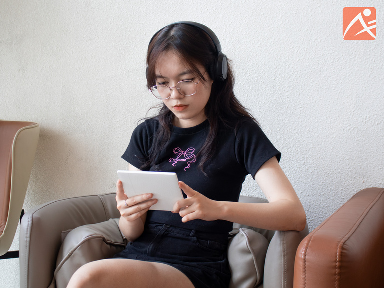 Mỏi và căng mắt khi đọc sách lâu
