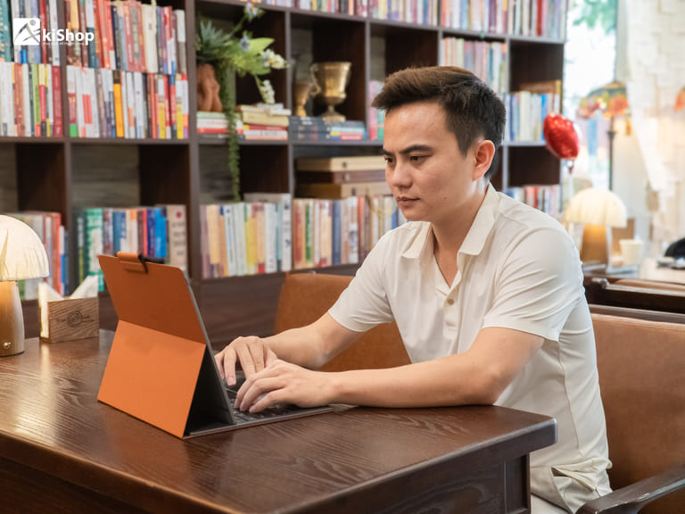 Khoảng cách an toàn giữa mắt và màn hình 