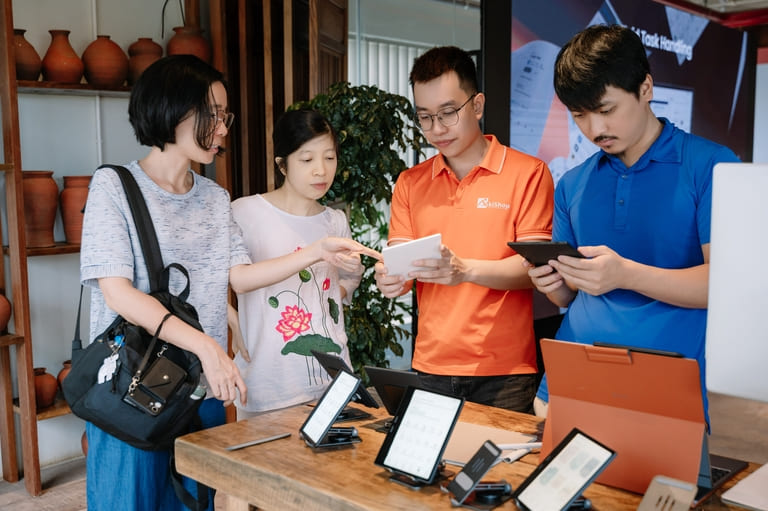 Chọn mua máy đọc sách chính hãng tại hệ thống Akishop