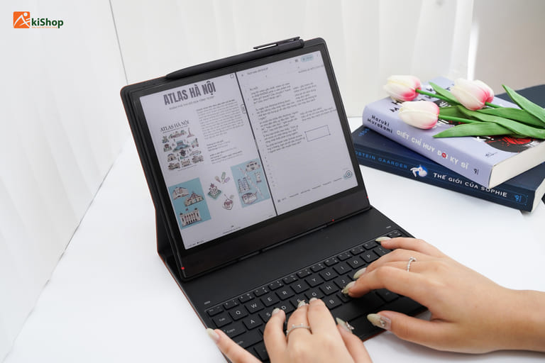 BOOX Note Air6 C với màn hình 10,3 inch và bao da bàn phím, hỗ trợ đọc tài liệu chuyên ngành và làm việc.