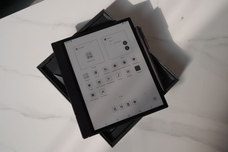 BOOX Note Air6 C chạy hệ điều hành Android 16, hỗ trợ CH Play và nhiều ứng dụng đọc sách, ghi chú.