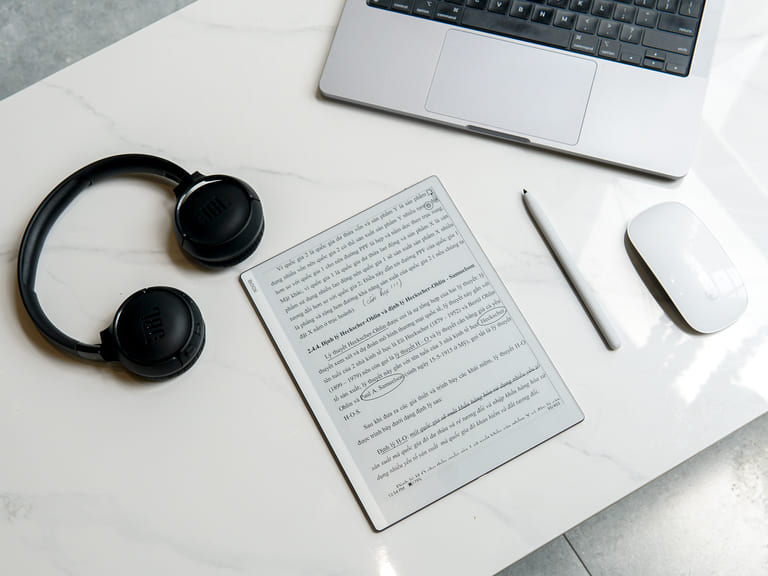 Kết hợp nghe audiobook