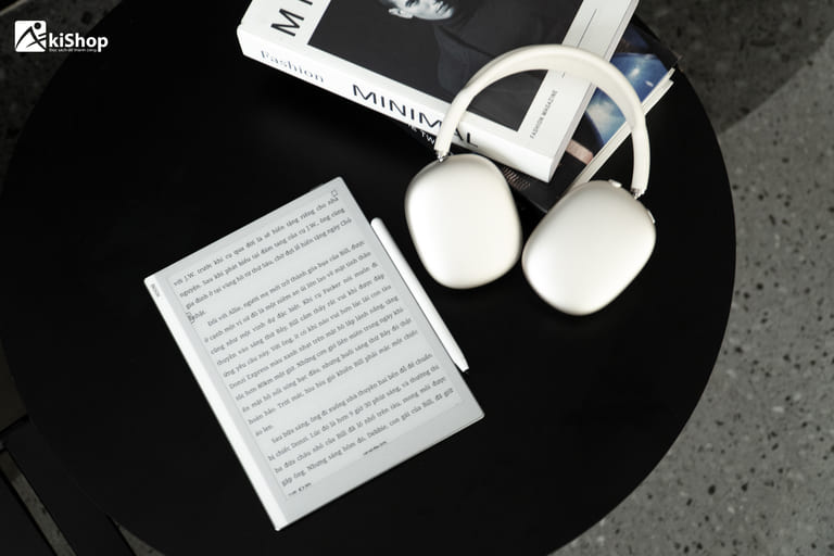 Học nhóm kết hợp công nghệ với máy đọc sách 