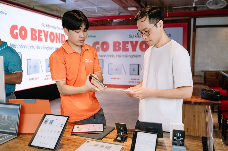 Mua máy đọc sách làm quà tặng sếp tại Akishop