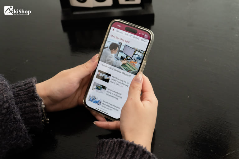 Ánh sáng xanh phát ra từ thiết bị điện tử 