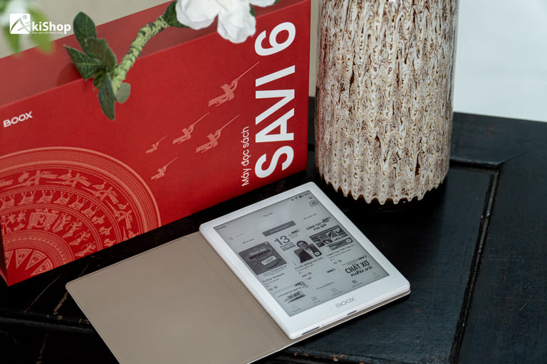 Vỏ hộp được thiết kế riêng của Savi 6